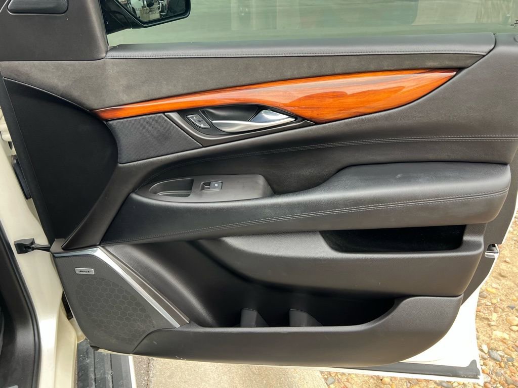 Used 2015 Cadillac Escalade Premium image 31