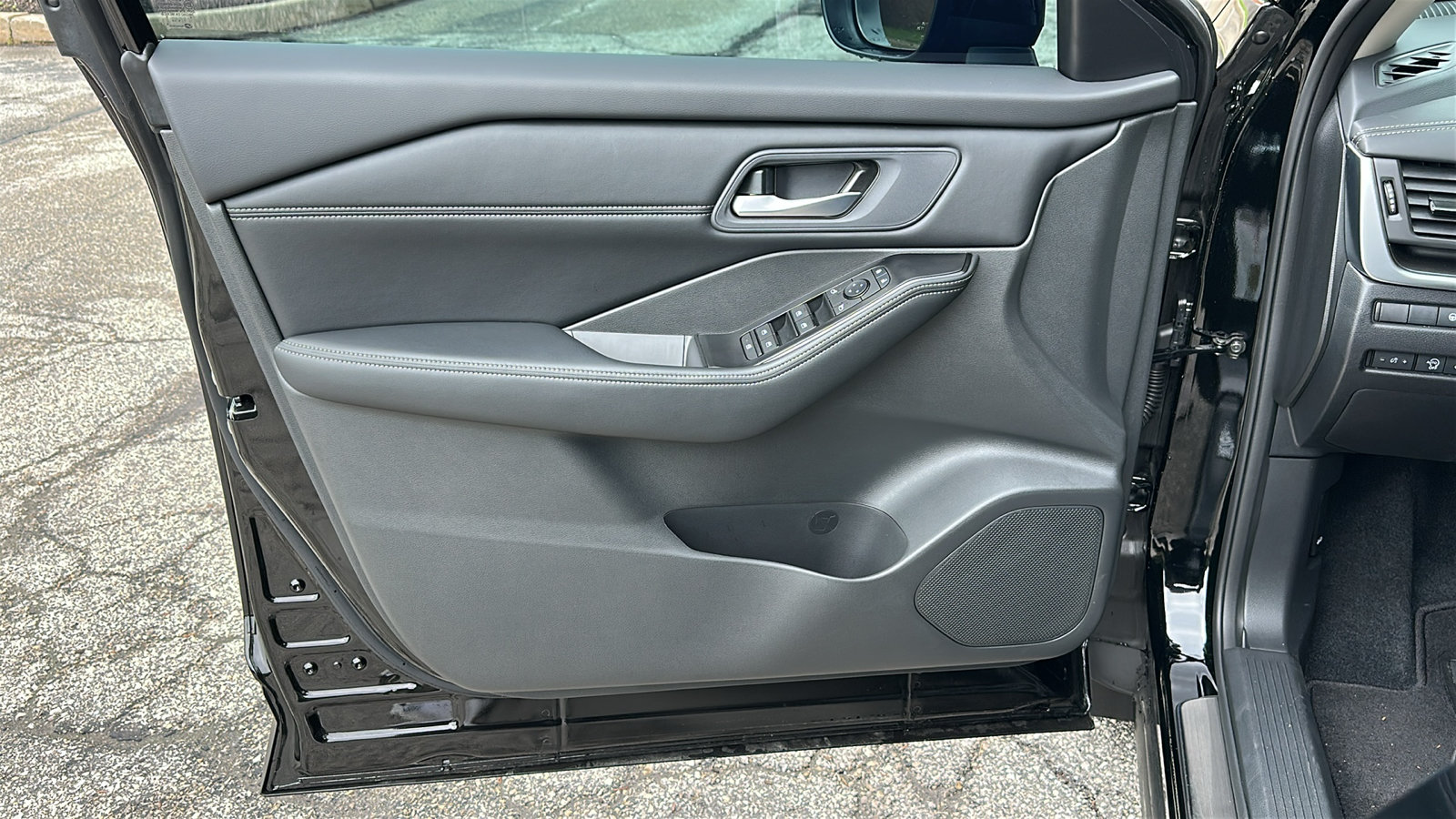 Certified 2026 Nissan Rogue Dark Armor AWD/4WD image 13