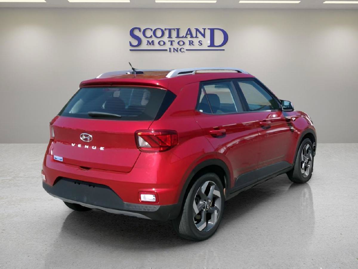 Used 2025 Hyundai Venue SEL FWD image 6