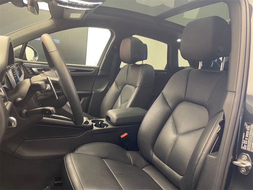 Used 2025 Porsche Macan image 5