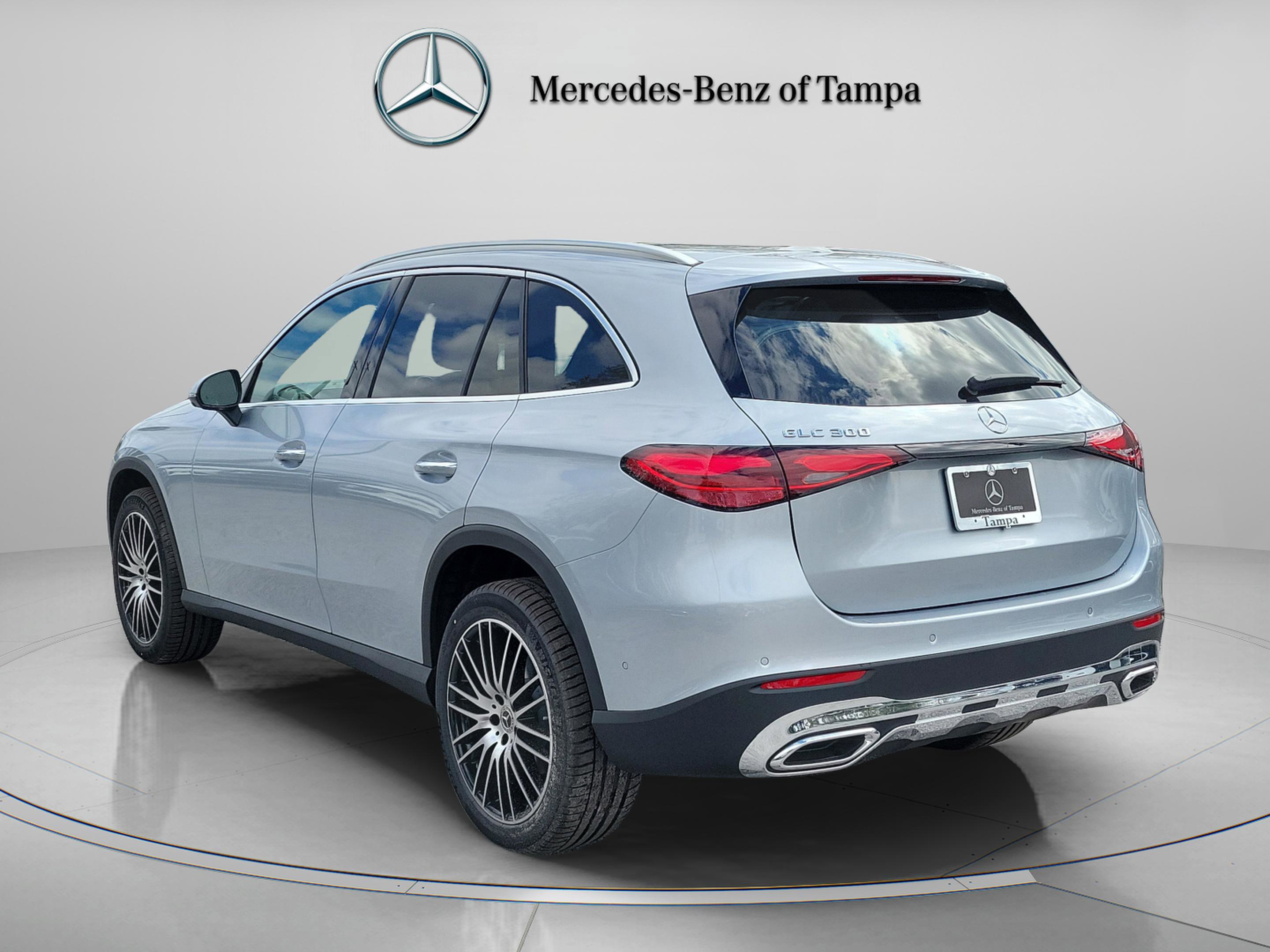 Used 2026 Mercedes-Benz GLC 300 image 3