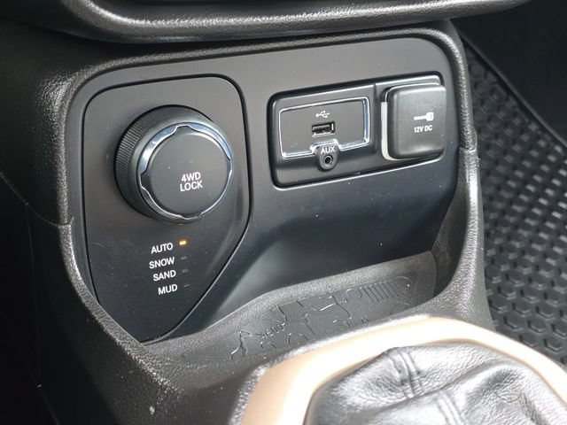 Used 2016 Jeep Renegade 75th Anniversary AWD/4WD image 32