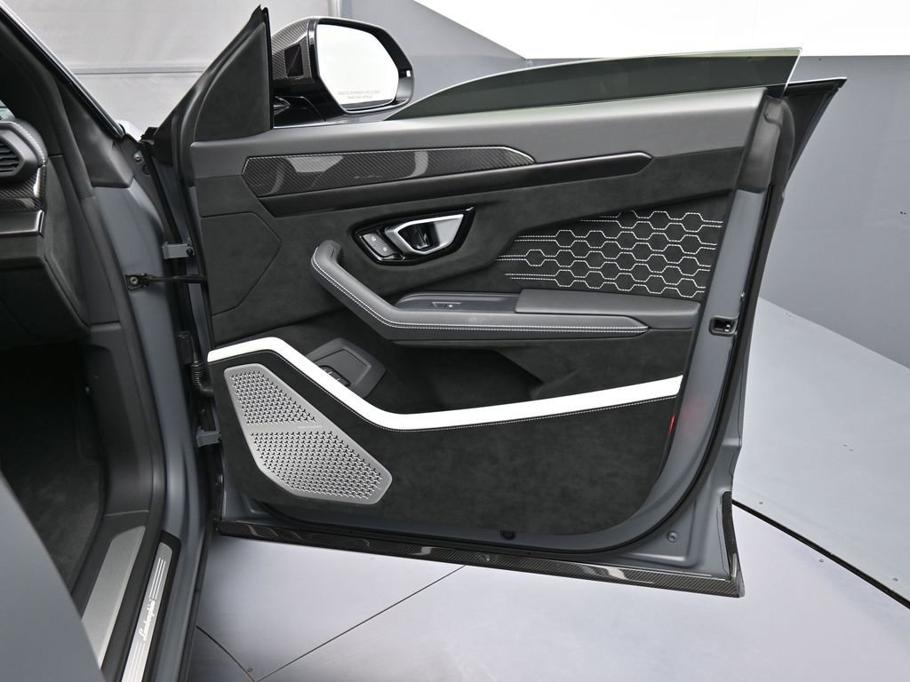 Used 2024 Lamborghini Urus Performante image 31