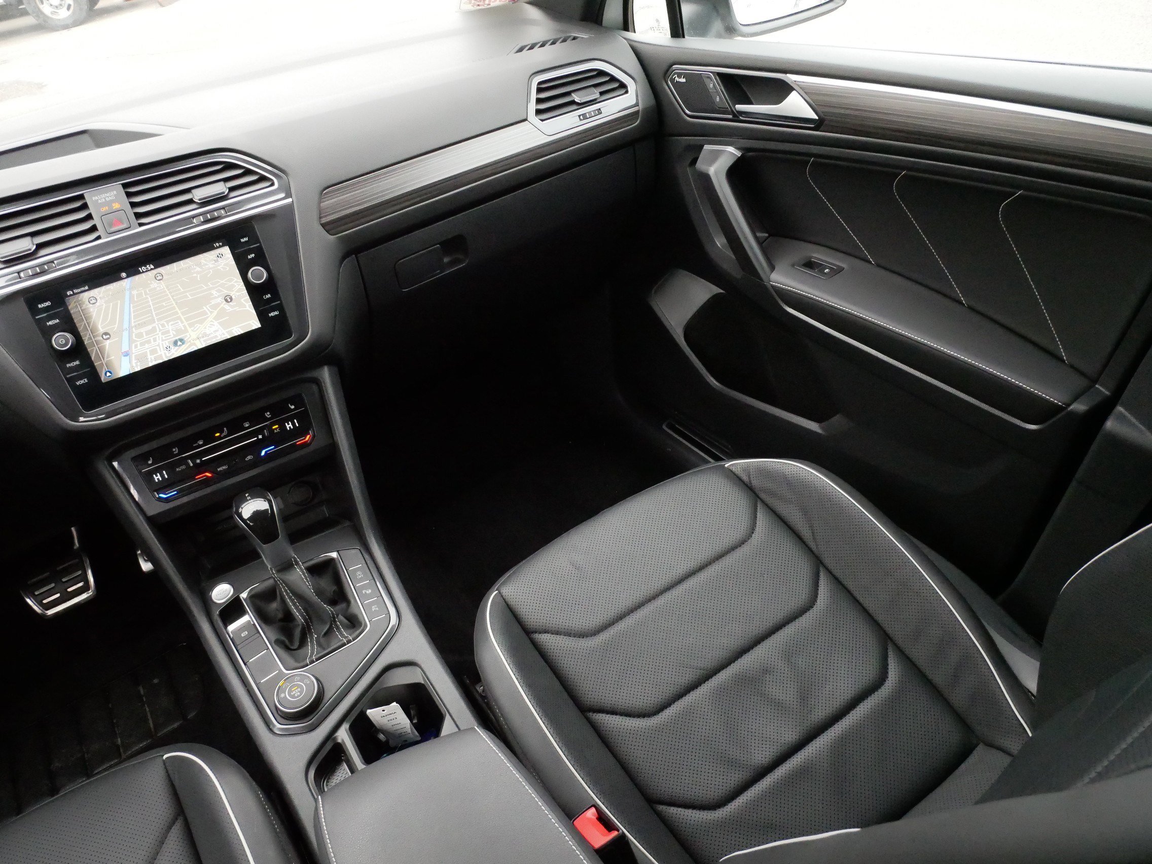 Used 2023 Volkswagen Tiguan SEL R-Line image 11