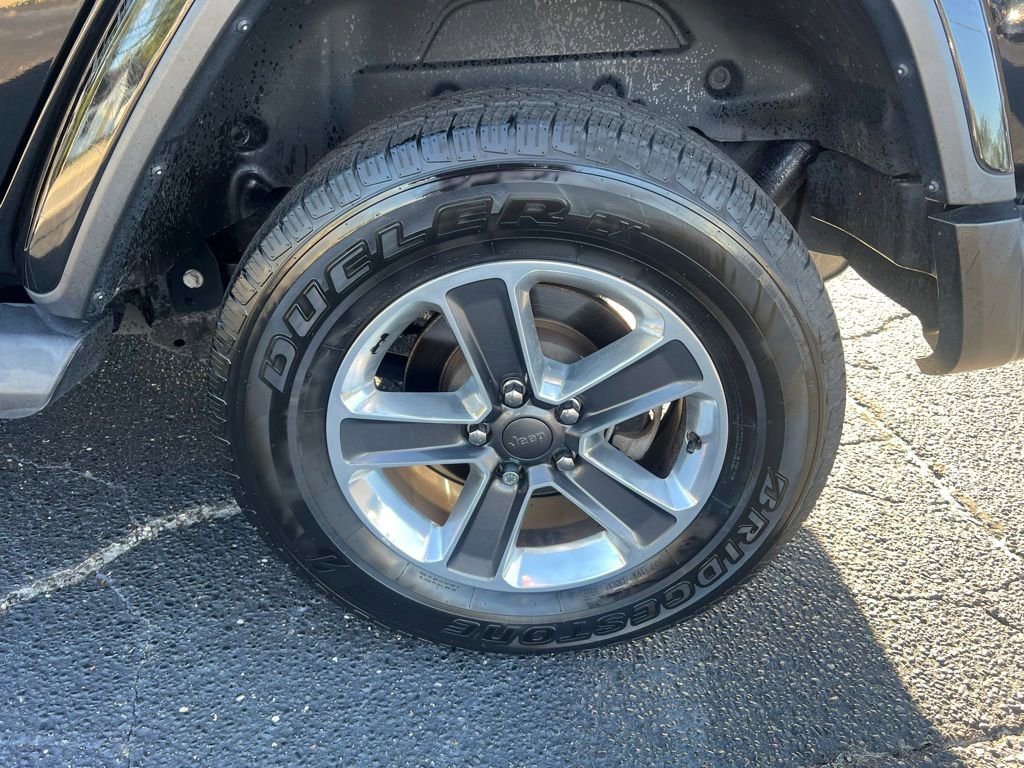 Used 2019 Jeep Wrangler Unlimited Sahara image 32