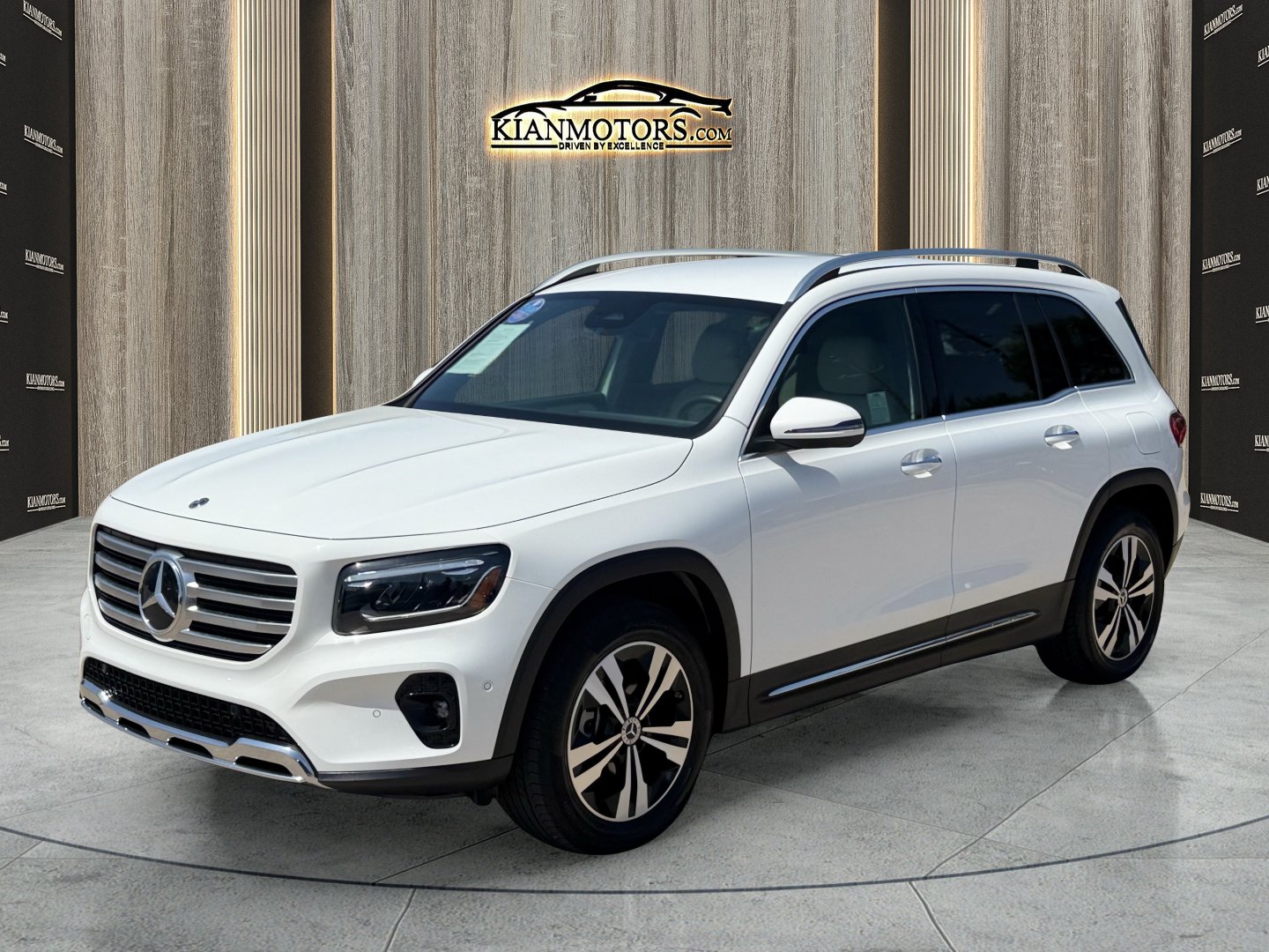 Used 2025 Mercedes-Benz GLB 250 image 3