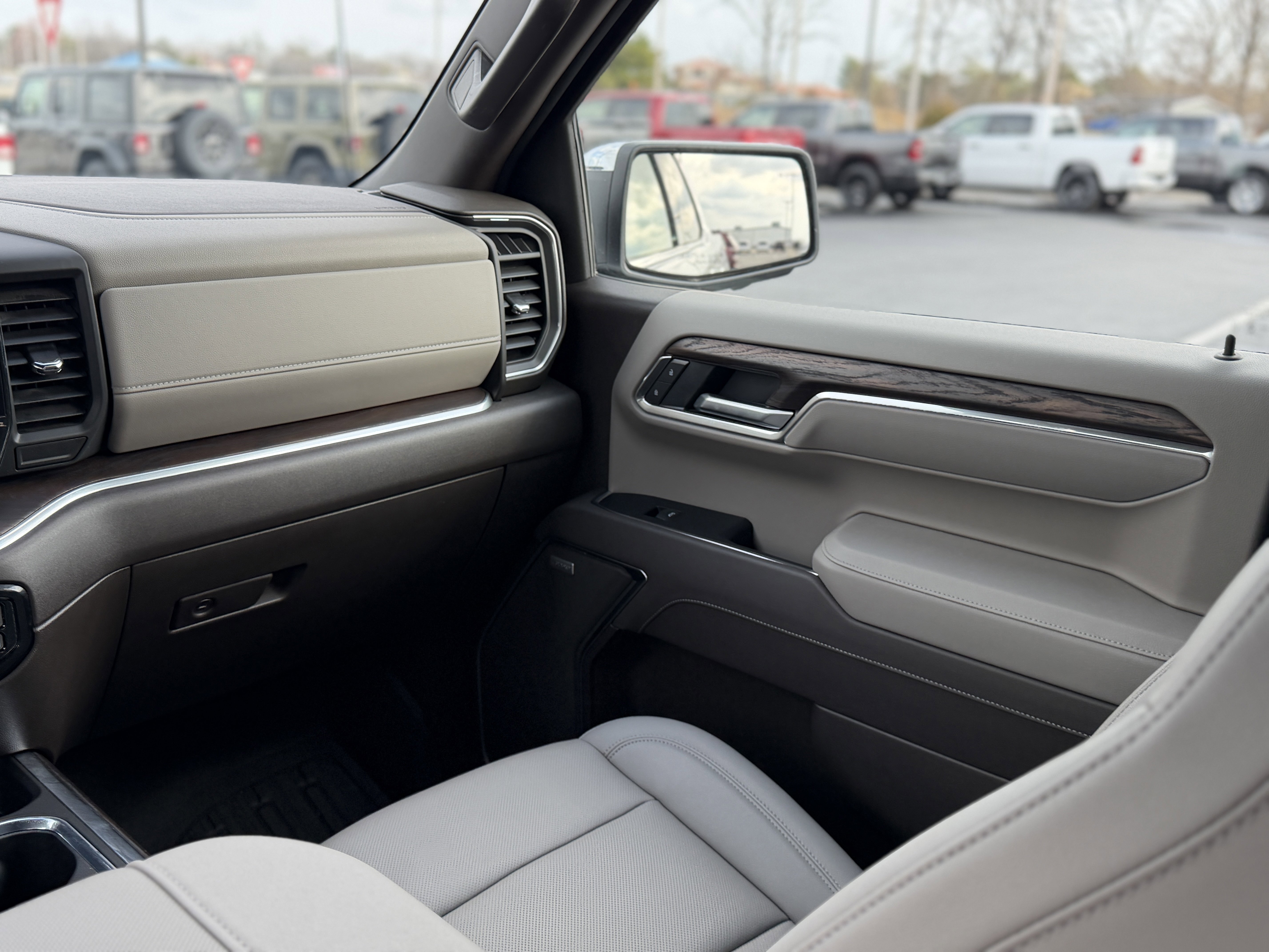 Used 2025 GMC Sierra 1500 SLT w/ SLT Premium Plus Package image 16