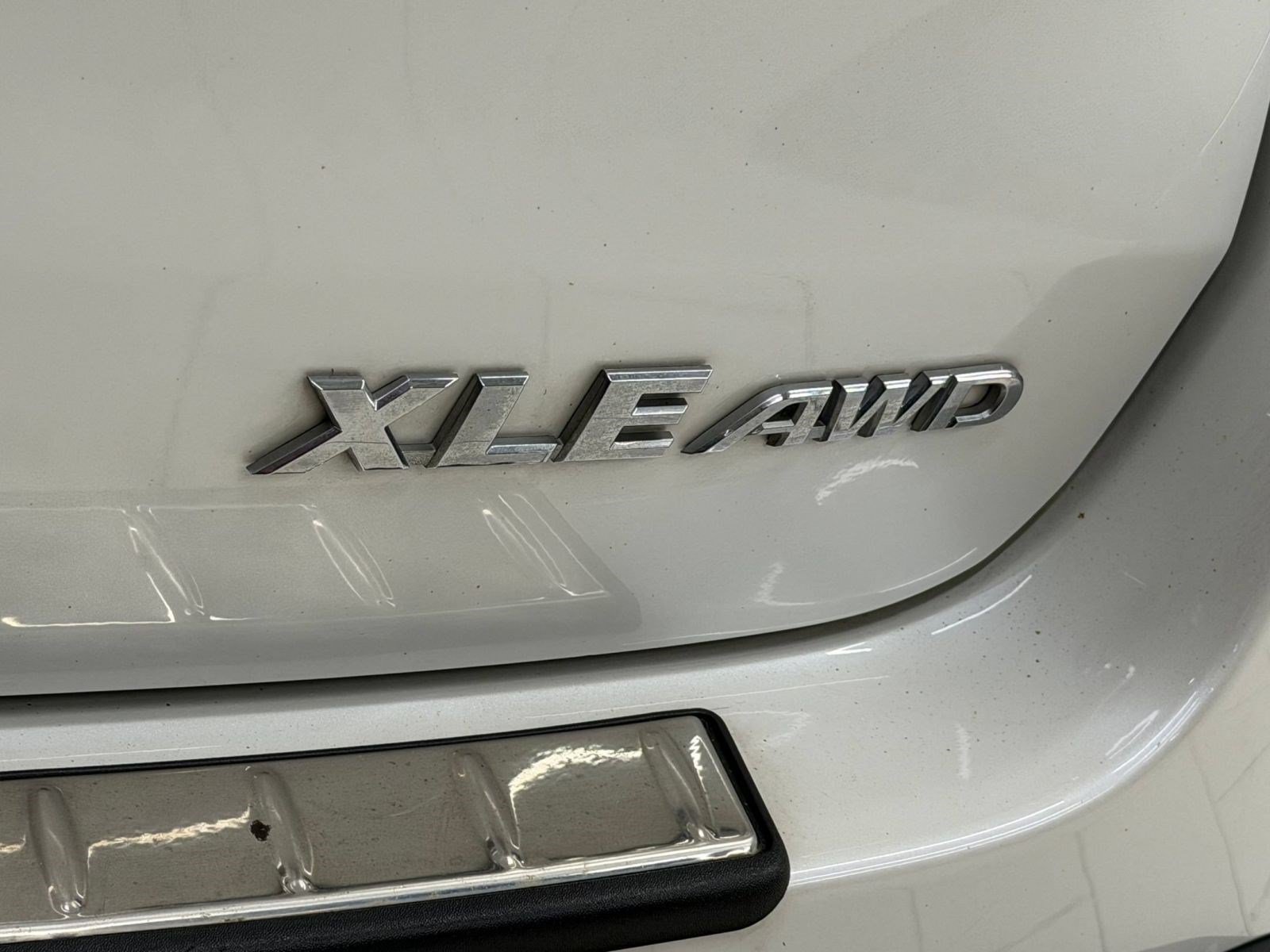 Used 2019 Toyota Highlander XLE AWD/4WD image 34
