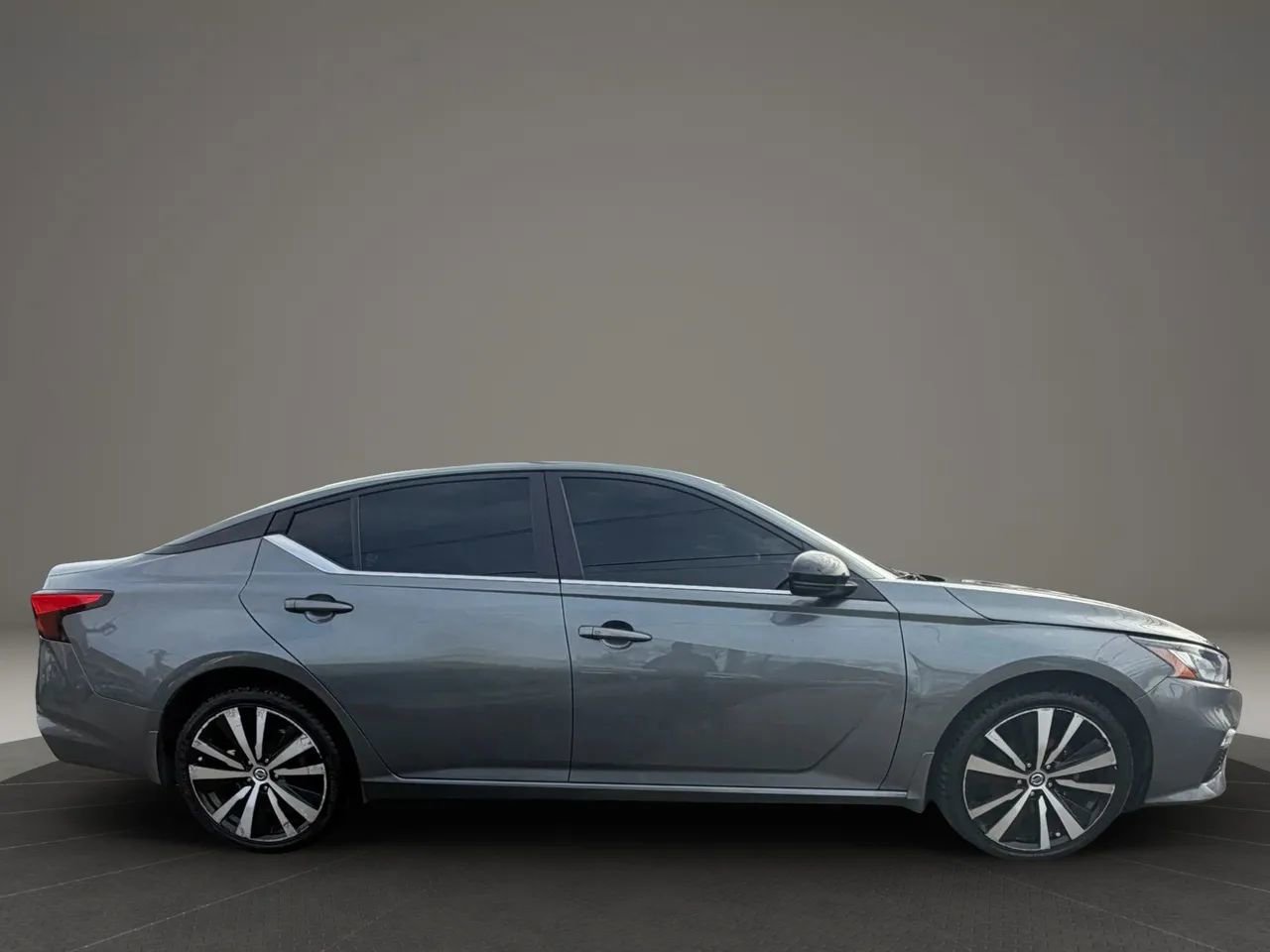 Used 2020 Nissan Altima 2.5 SR w/ Premium Package AWD/4WD image 4