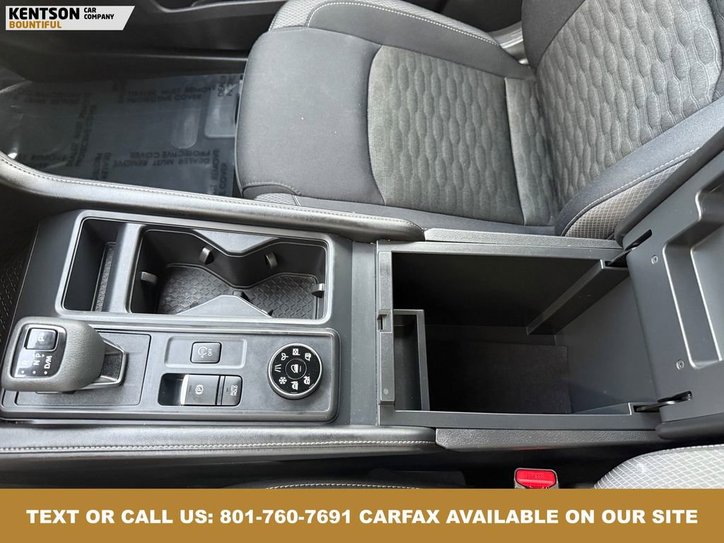 Used 2024 Nissan Pathfinder S image 18