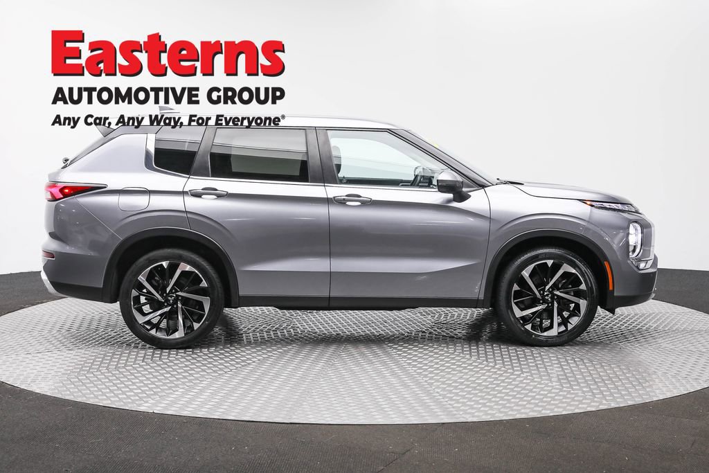 Used 2024 Mitsubishi Outlander SE image 4
