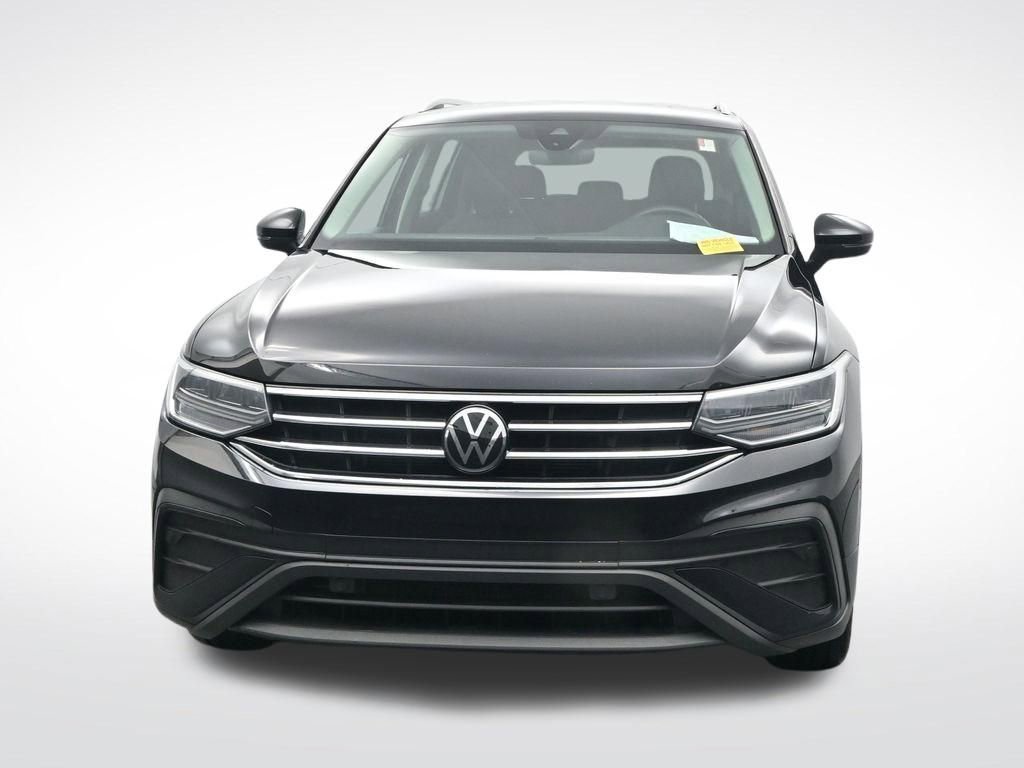 Used 2023 Volkswagen Tiguan SE FWD image 2