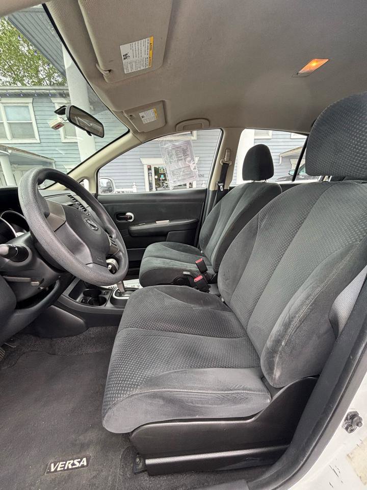 Used 2011 Nissan Versa 1.8 S w/ Plus Pkg FWD image 9