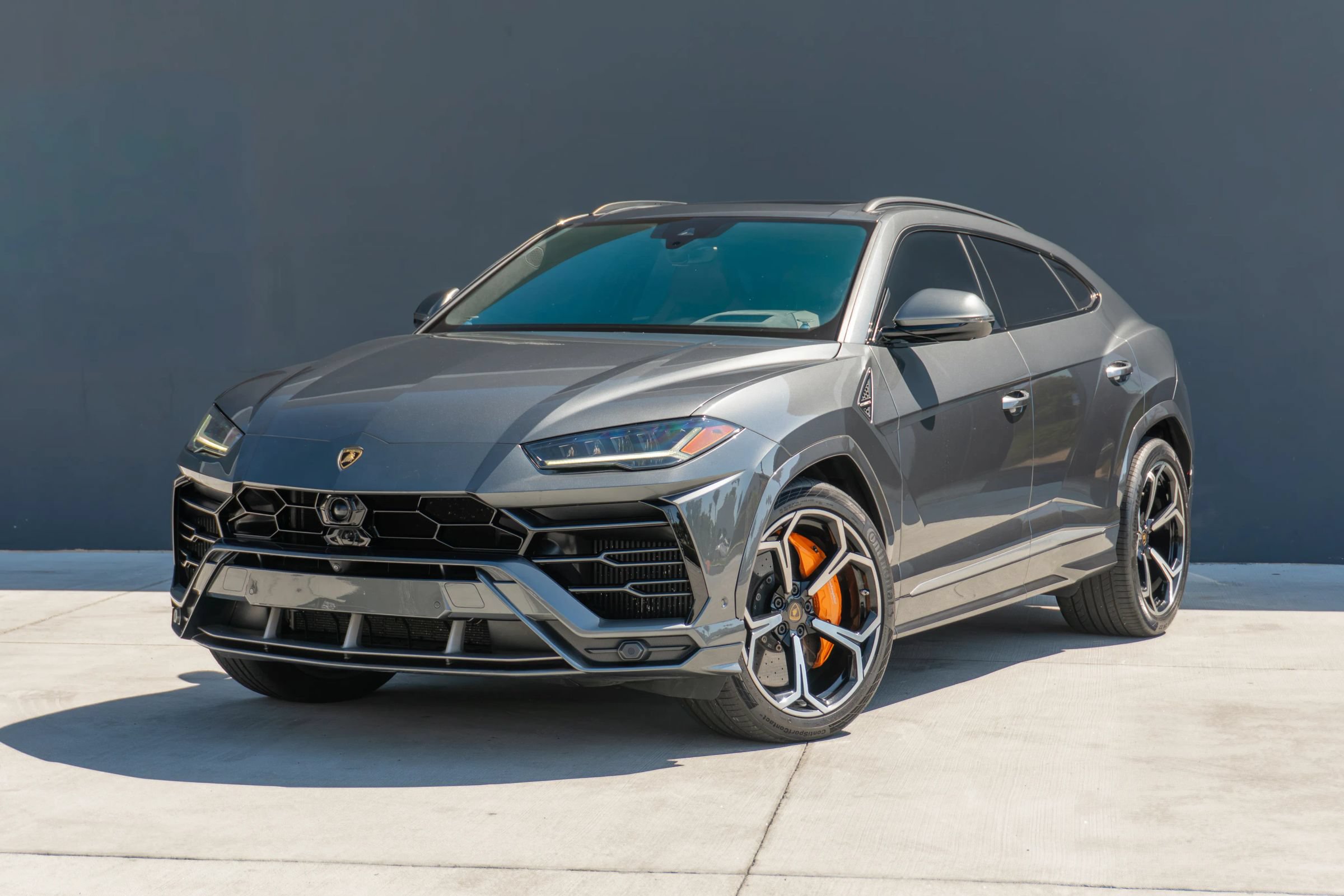 Used 2019 Lamborghini Urus AWD/4WD image 3