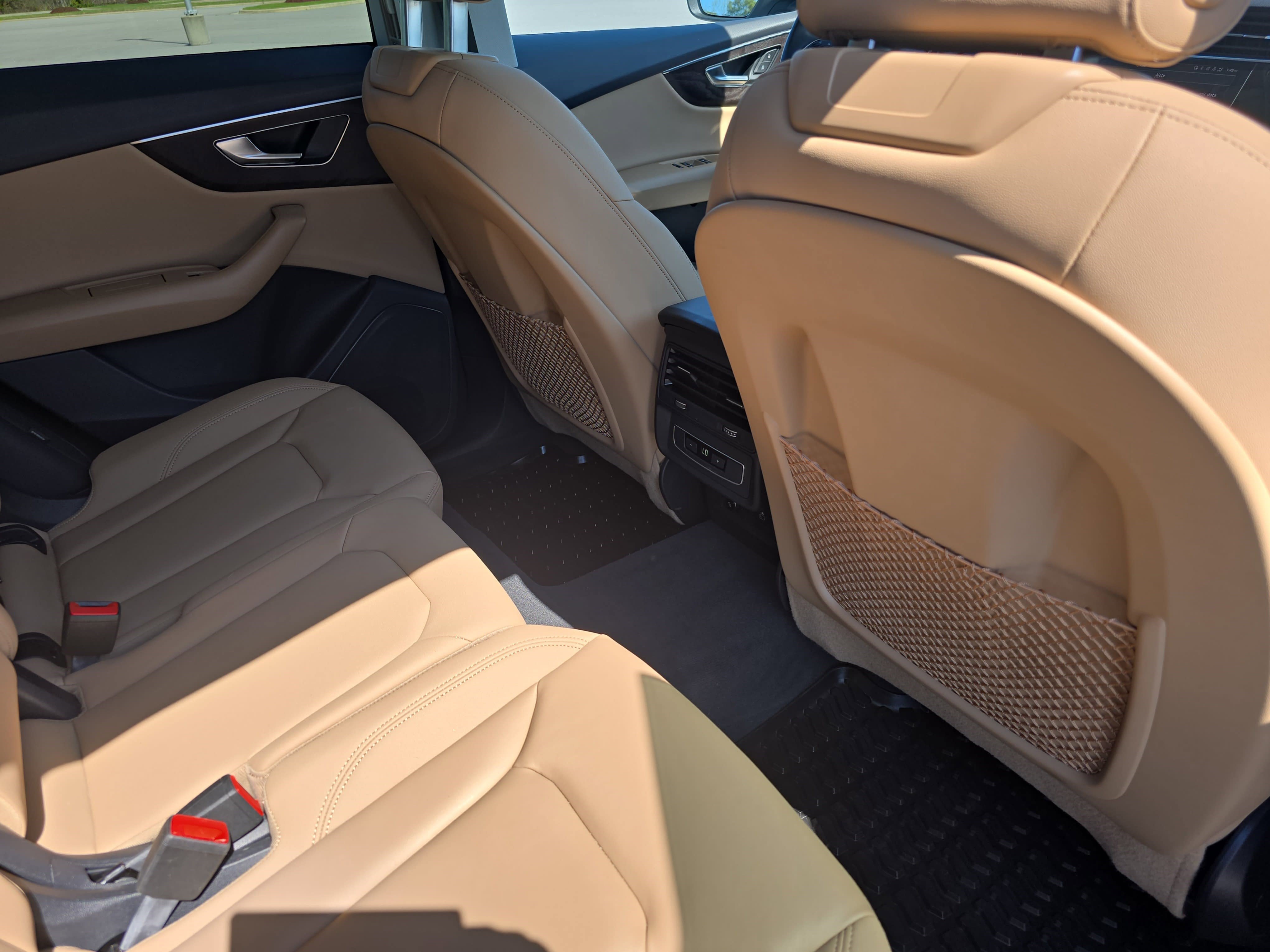 Used 2023 Audi Q8 Premium image 11