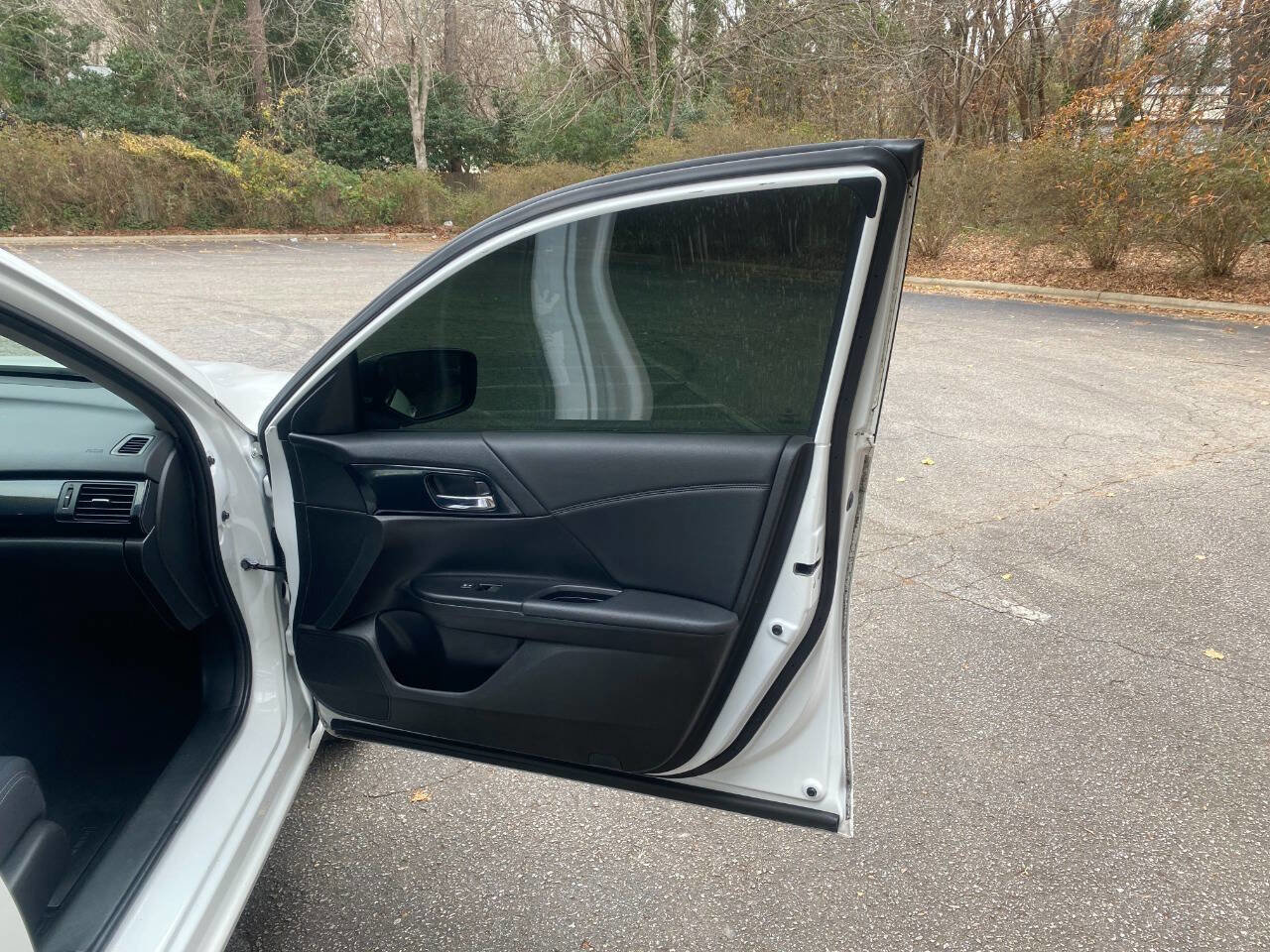 Used 2015 Honda Accord Sport image 40