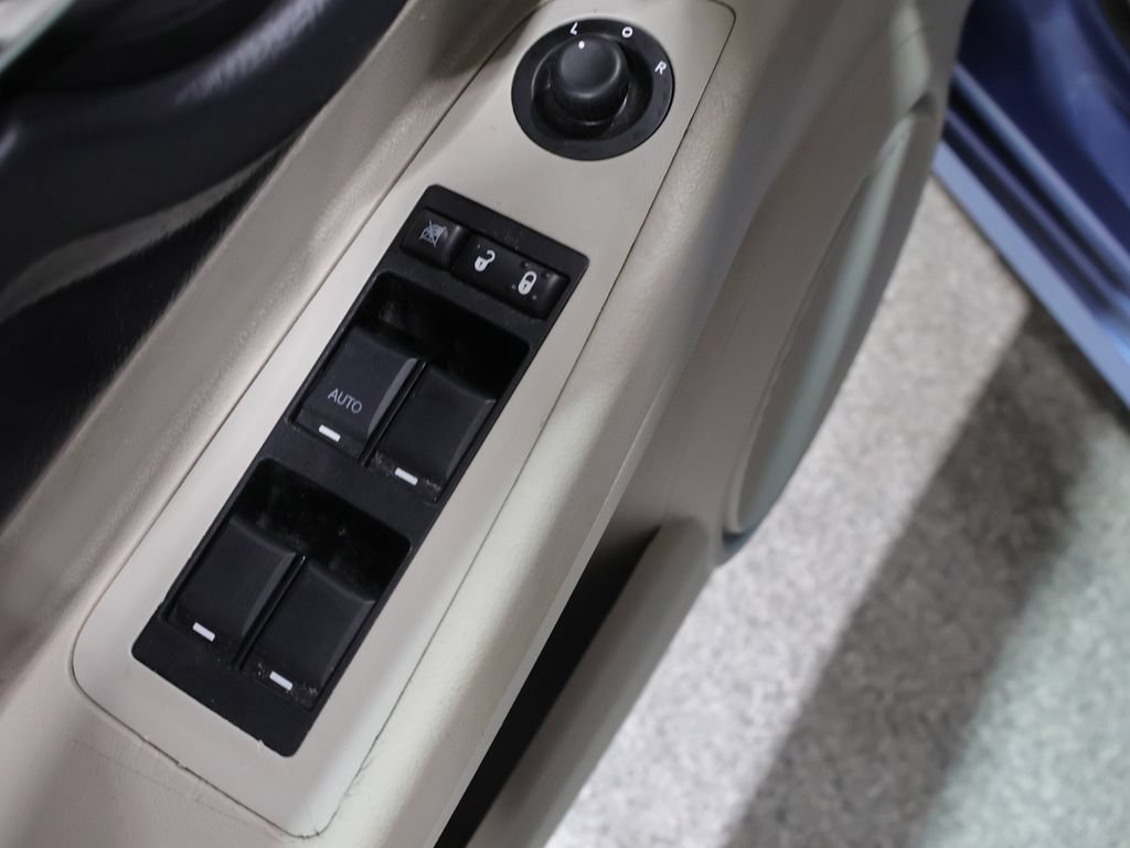 Used 2007 Dodge Magnum SE RWD image 20
