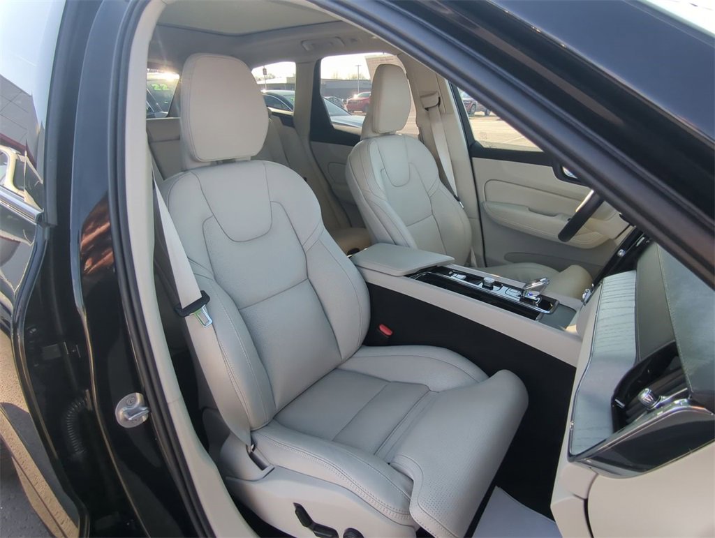 Used 2024 Volvo XC60 B5 Ultimate image 26