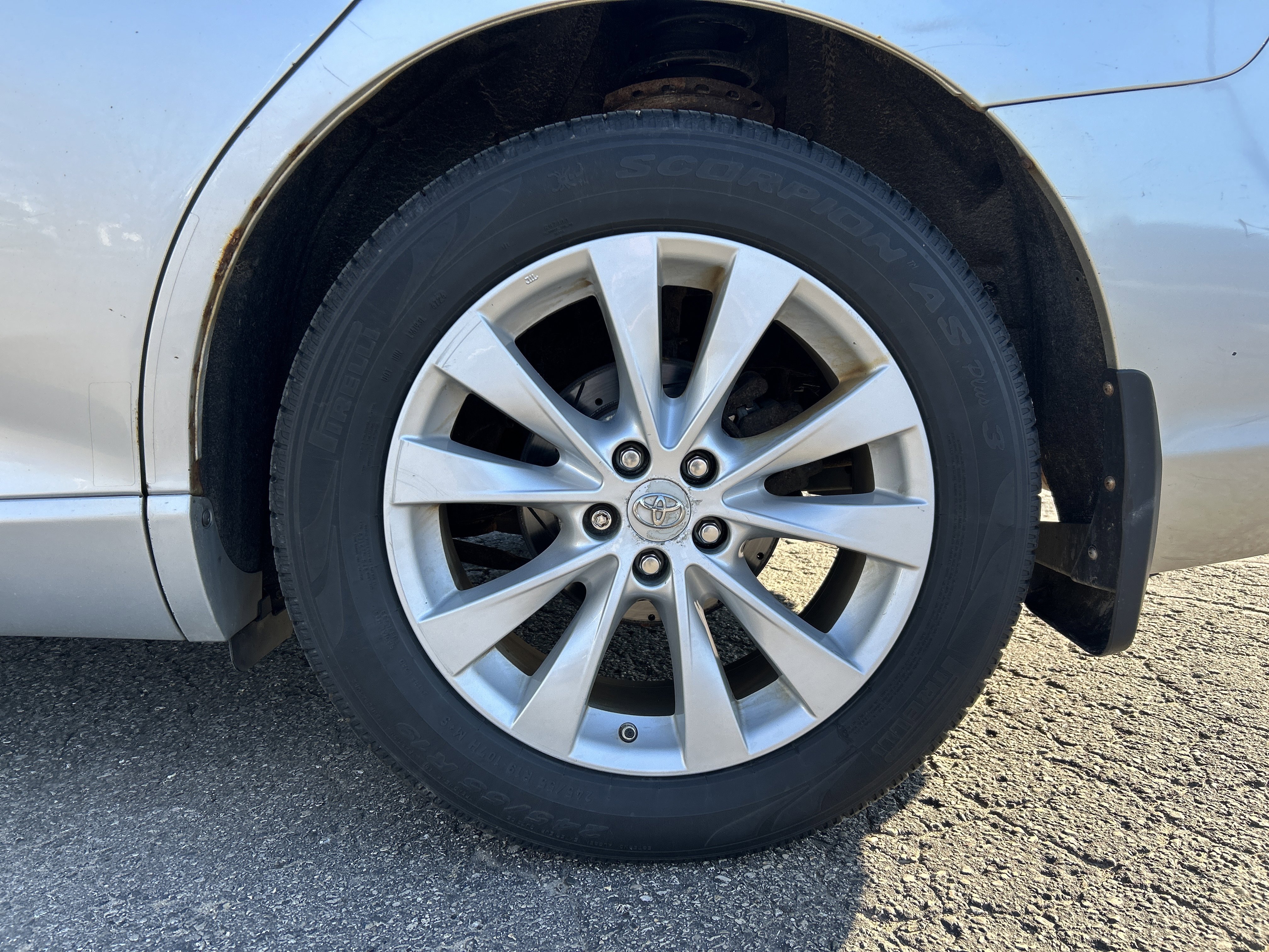 Used 2013 Toyota Venza LE AWD/4WD image 25