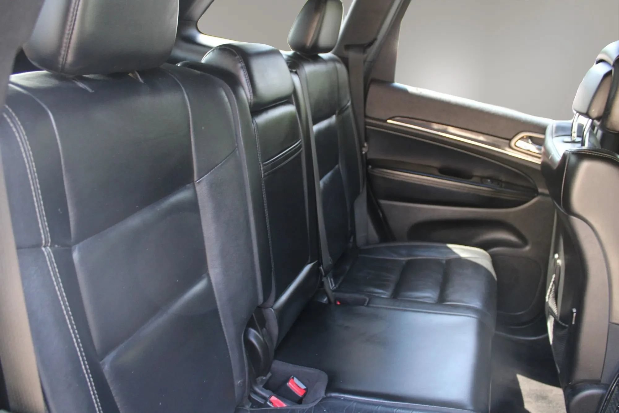 Used 2017 Jeep Grand Cherokee Limited AWD/4WD image 26