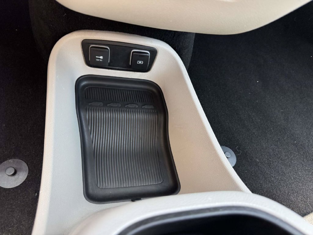 Used 2021 Chrysler Pacifica Touring-L FWD image 31