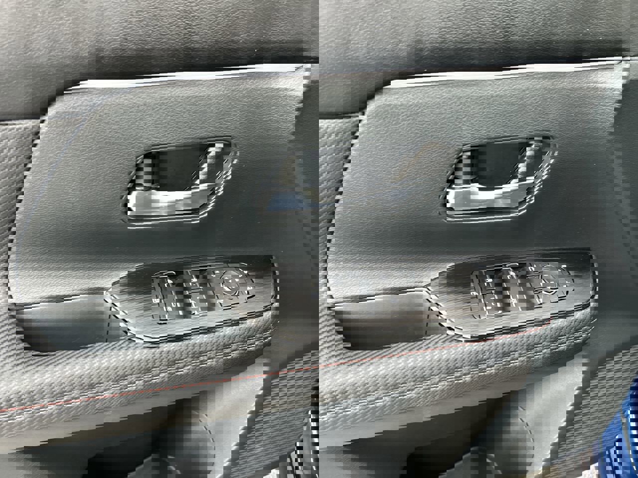 Used 2025 Nissan Kicks SR w/ SR Premium Package image 20