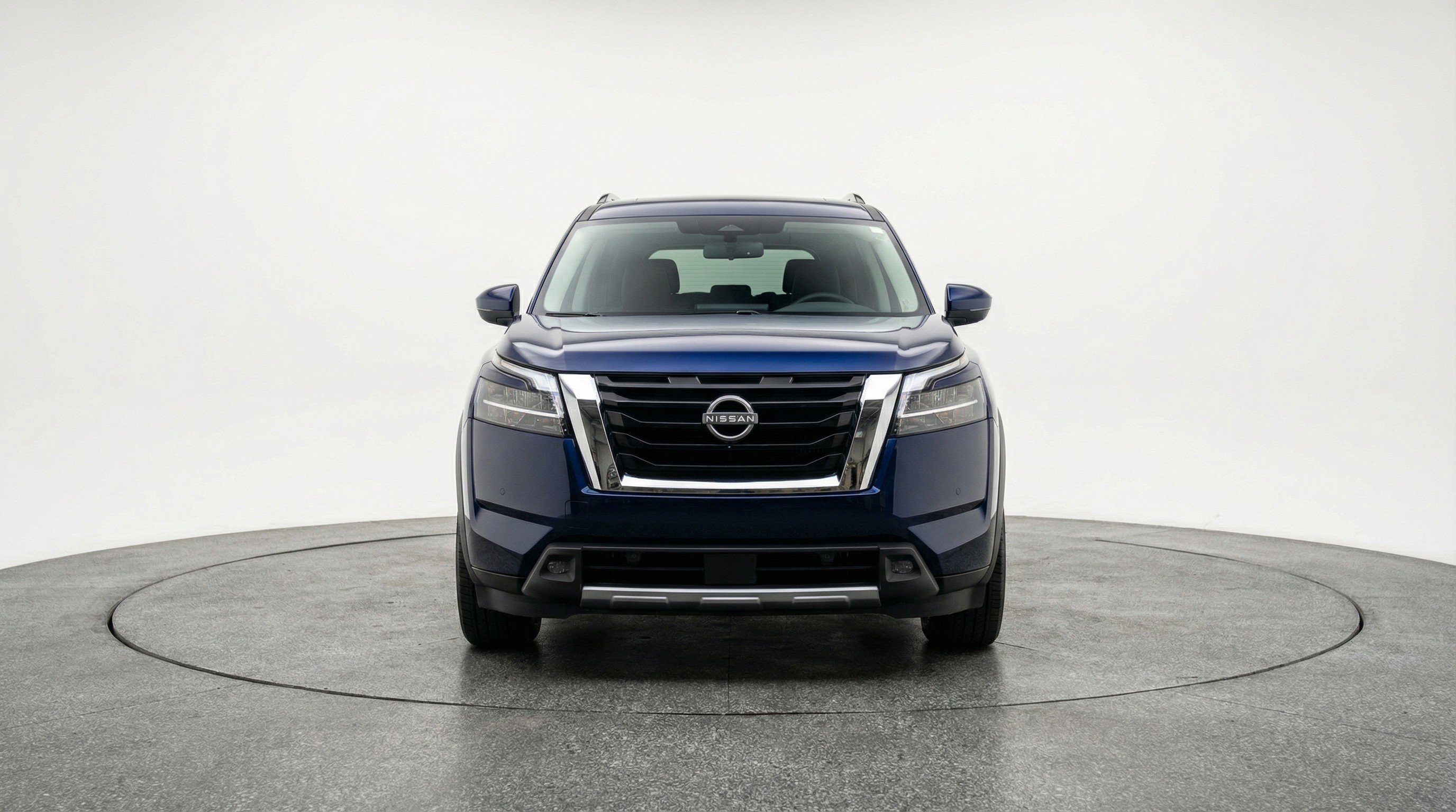 Used 2025 Nissan Pathfinder SV image 2