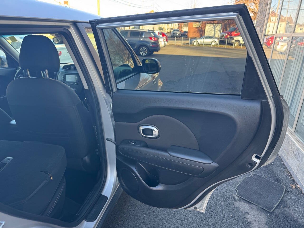 Used 2017 Kia Soul + FWD image 21