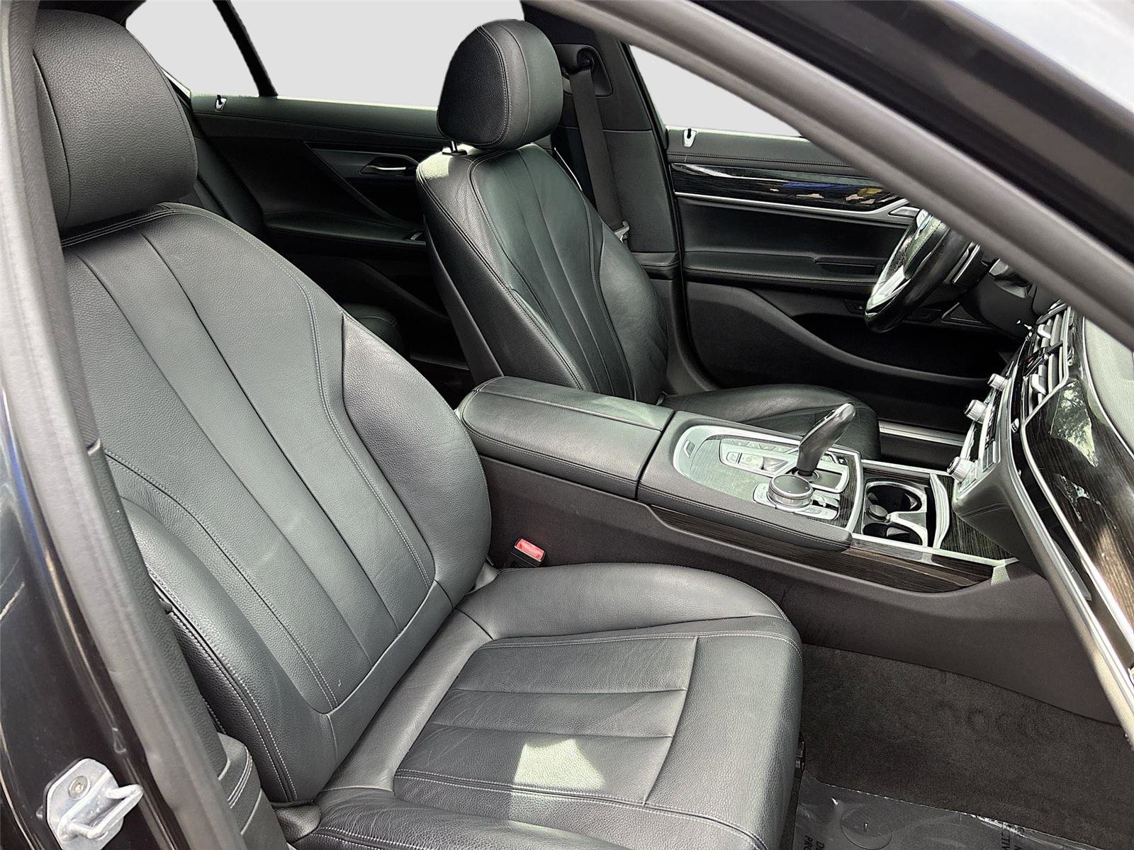 Used 2019 BMW 740e xDrive w/ M Sport Package image 32