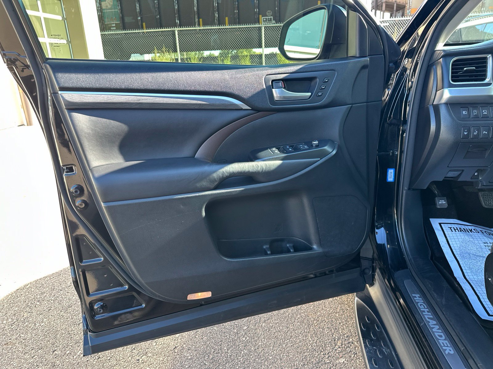 Used 2017 Toyota Highlander Limited Platinum FWD image 20