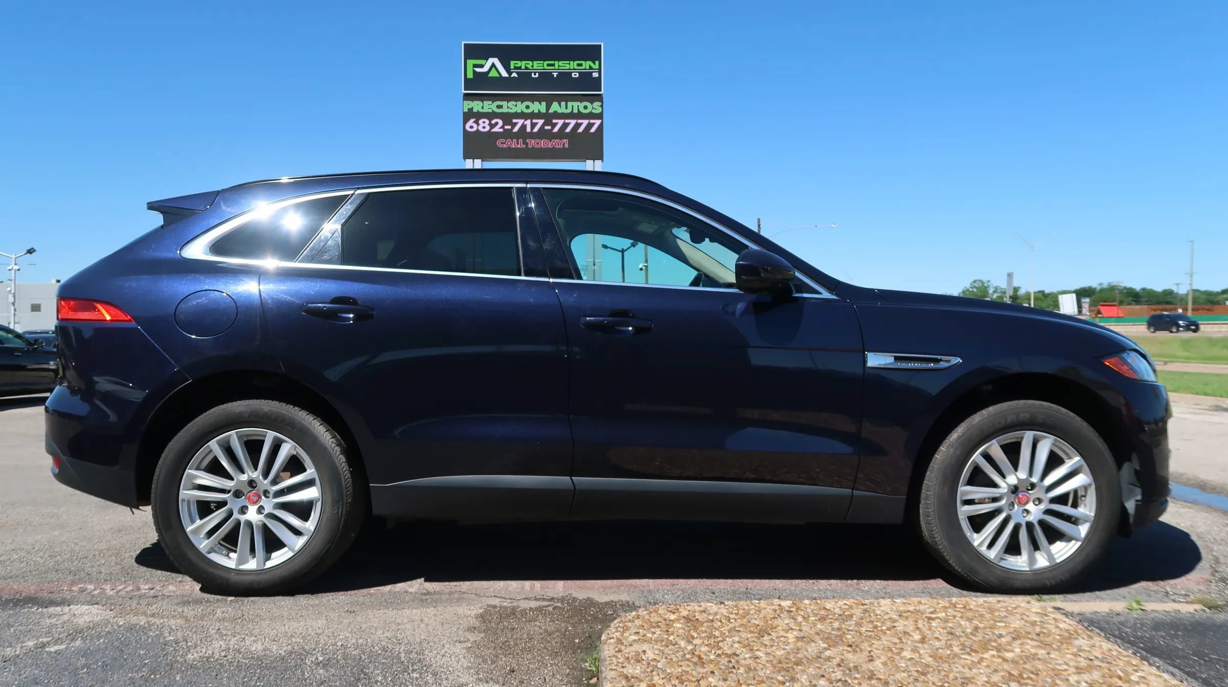 Used 2019 Jaguar F-PACE Prestige AWD/4WD image 3