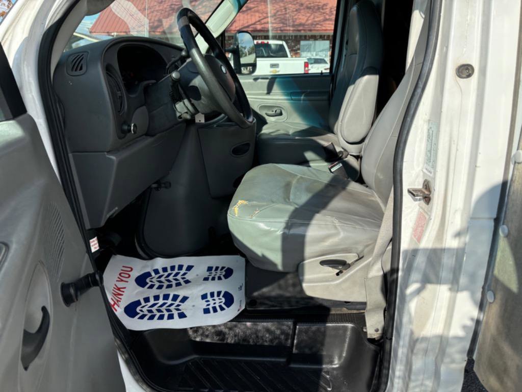 Used 2004 Ford E-350 and Econoline 350 Super Duty image 18