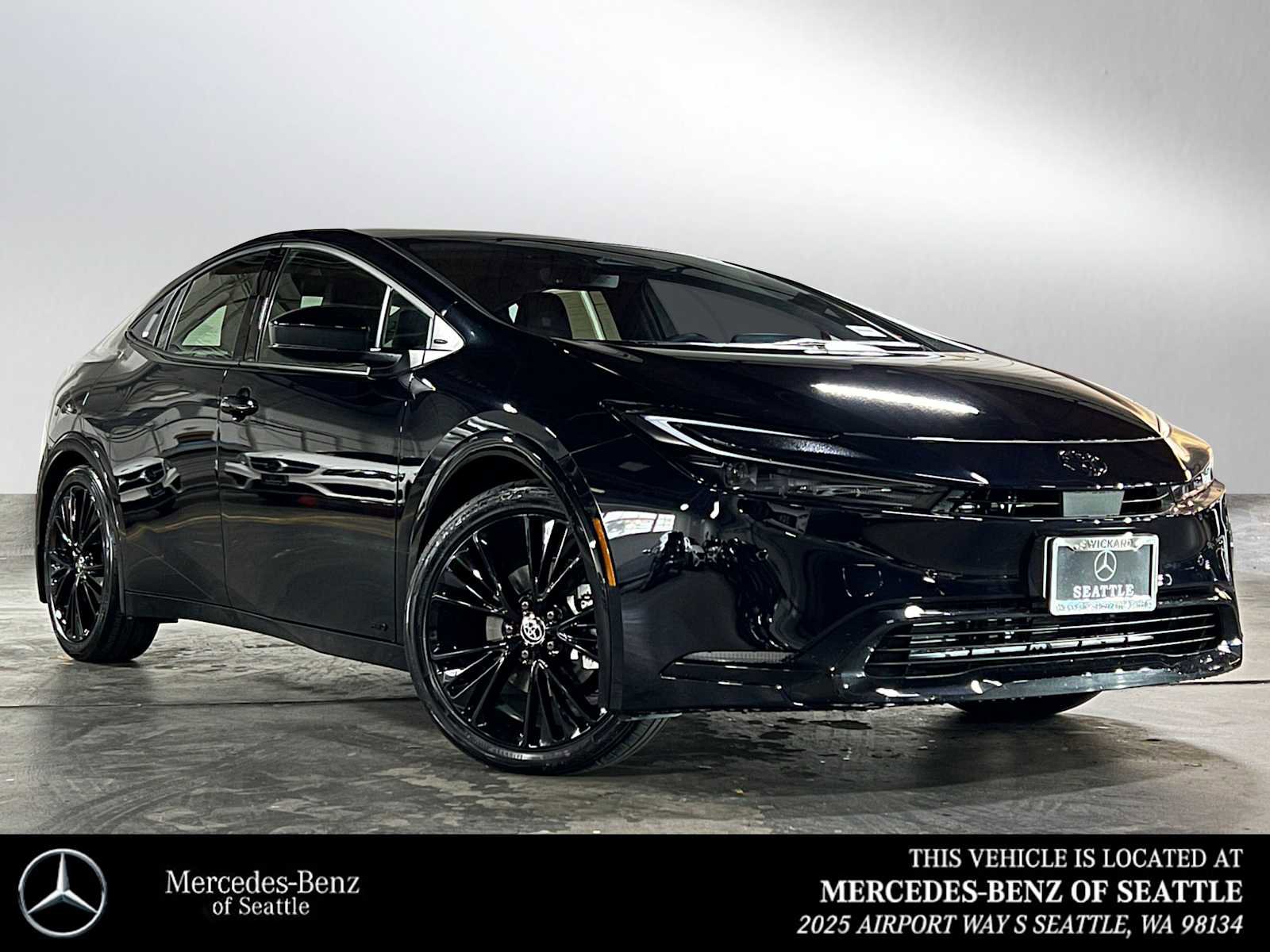 Used 2025 Toyota Prius AWD image 1