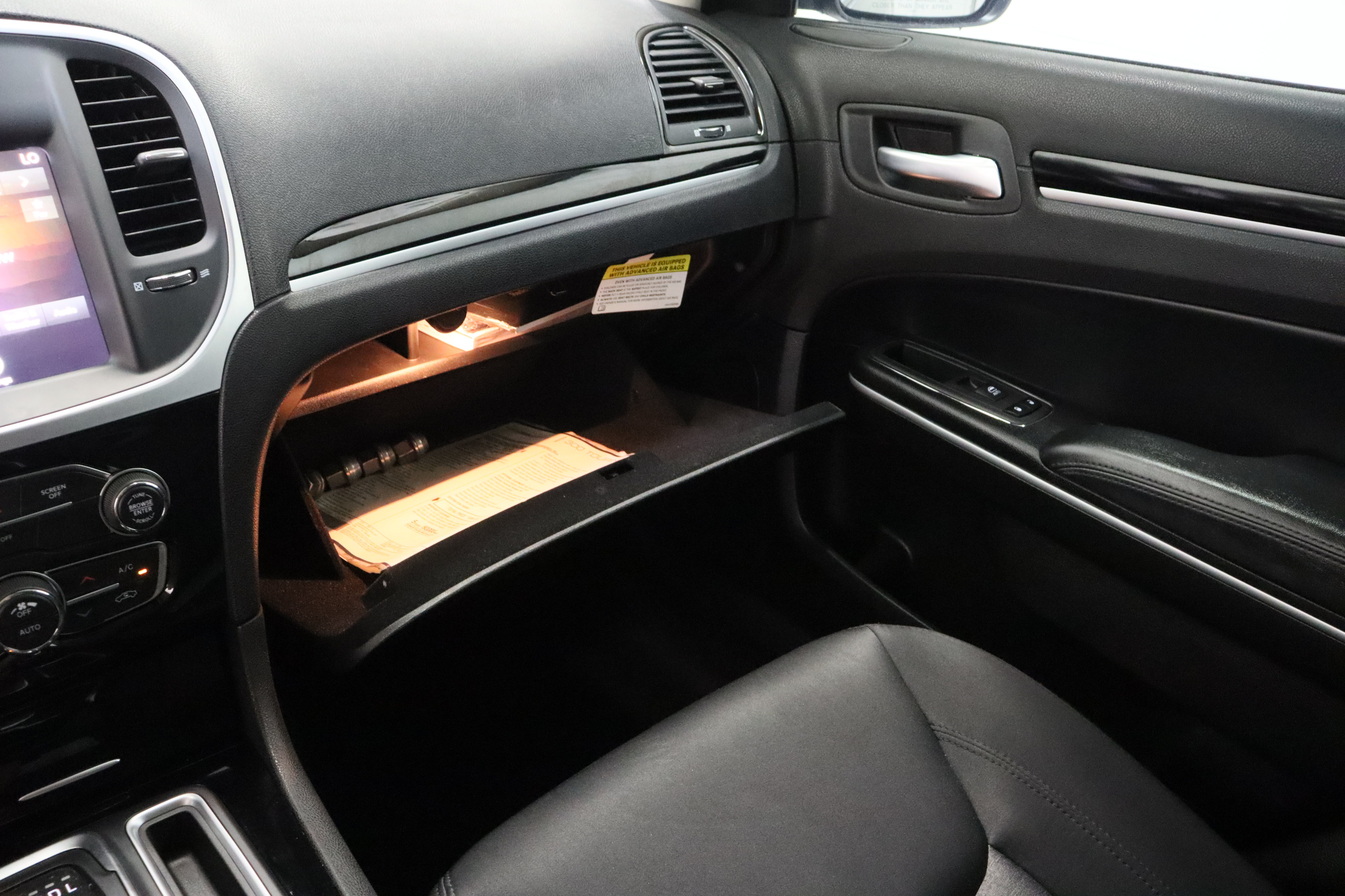 Used 2023 Chrysler 300 Touring w/ Sport Appearance Package RWD image 23