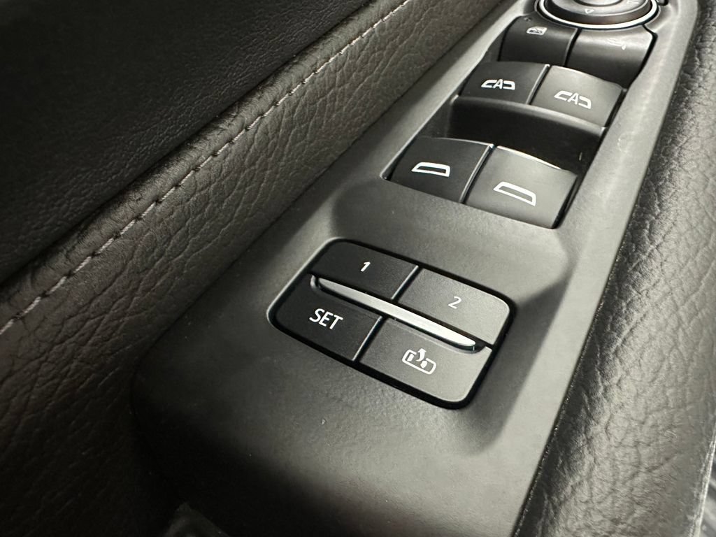 Used 2024 GMC Yukon XL Denali AWD/4WD image 19
