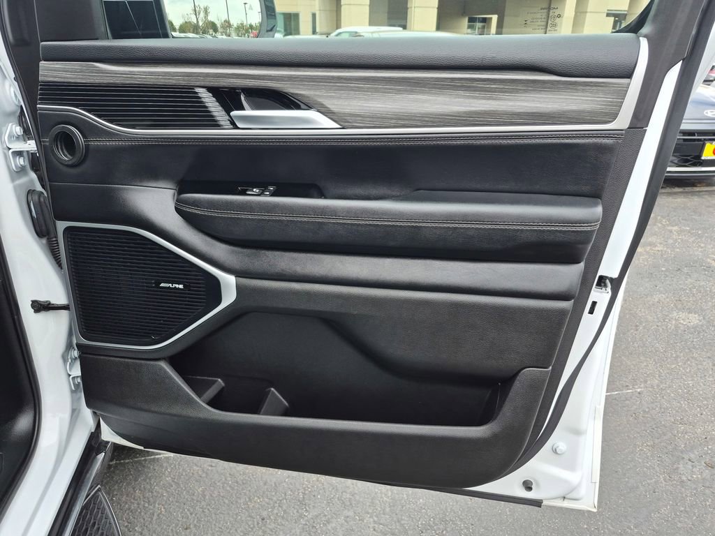 Used 2024 Jeep Wagoneer L Series II image 29