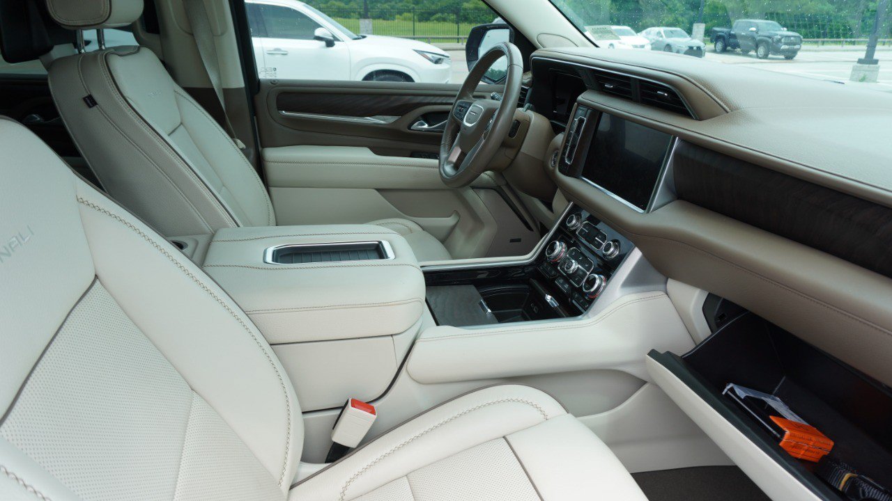 Used 2023 GMC Yukon Denali w/ Denali Reserve Package RWD image 11