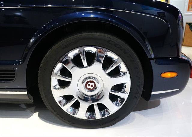 Used 2007 Bentley Azure RWD image 12