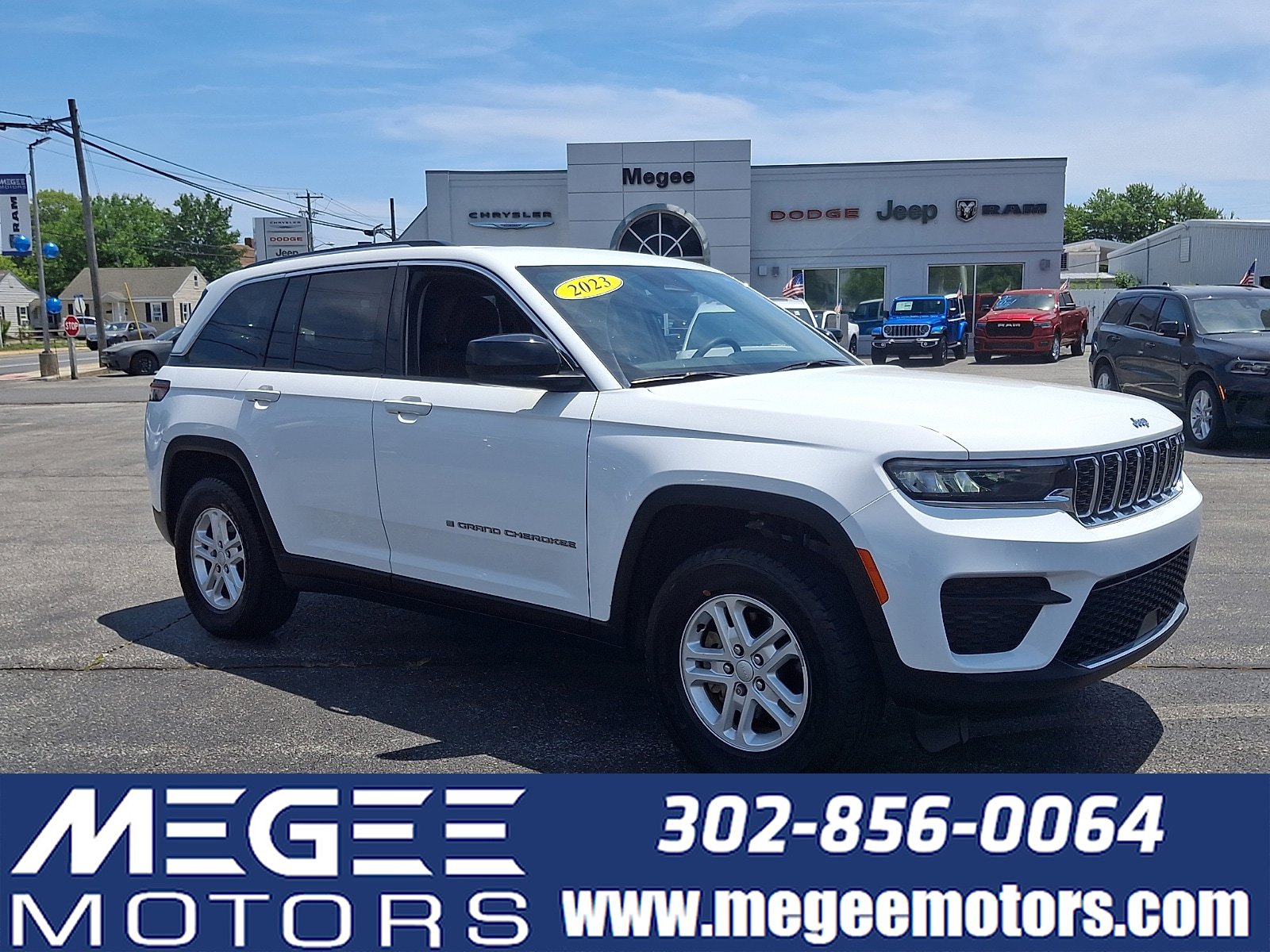Used 2023 Jeep Grand Cherokee Laredo w/ Trailer Tow Prep Group (B)