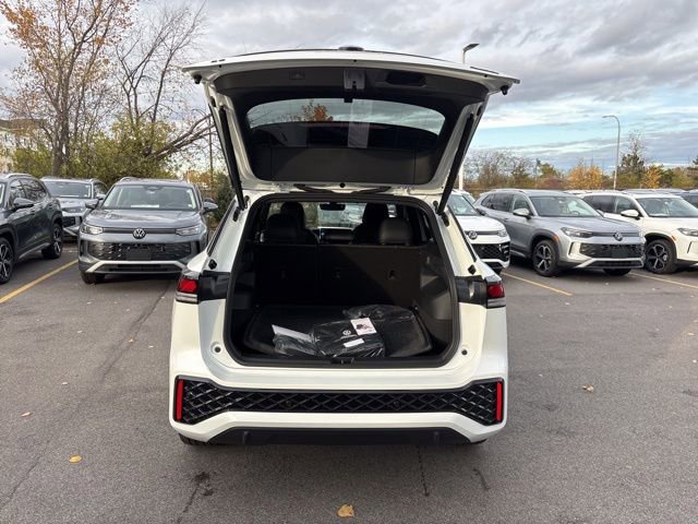 New 2026 Volkswagen Tiguan SE R-Line image 5