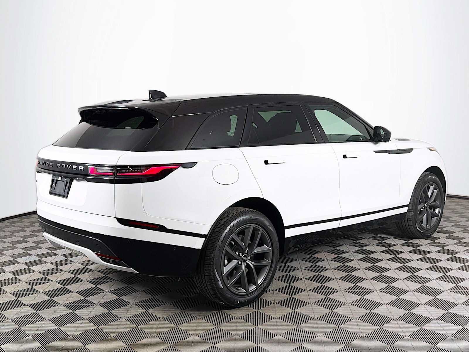 New 2026 Land Rover Range Rover Velar Dynamic SE AWD/4WD image 5