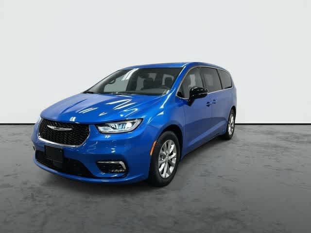 Used 2026 Chrysler Pacifica Limited FWD image 7