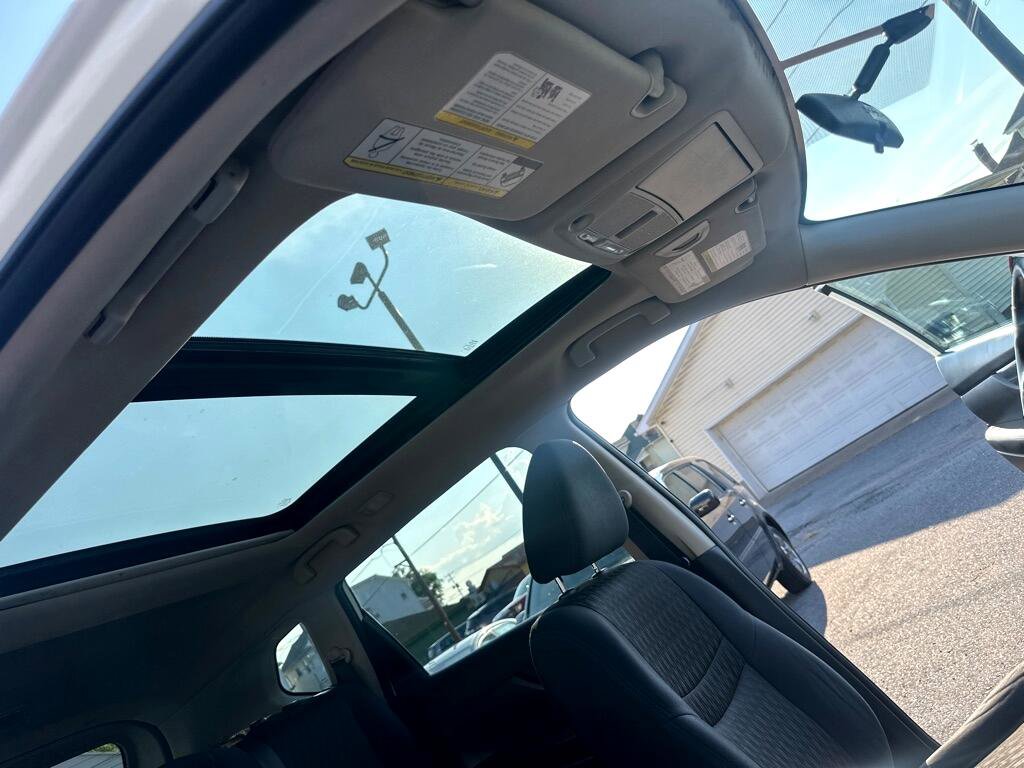 Used 2017 Nissan Rogue SV image 25