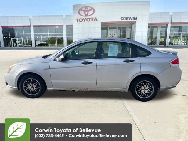Used 2010 Ford Focus SE FWD image 2