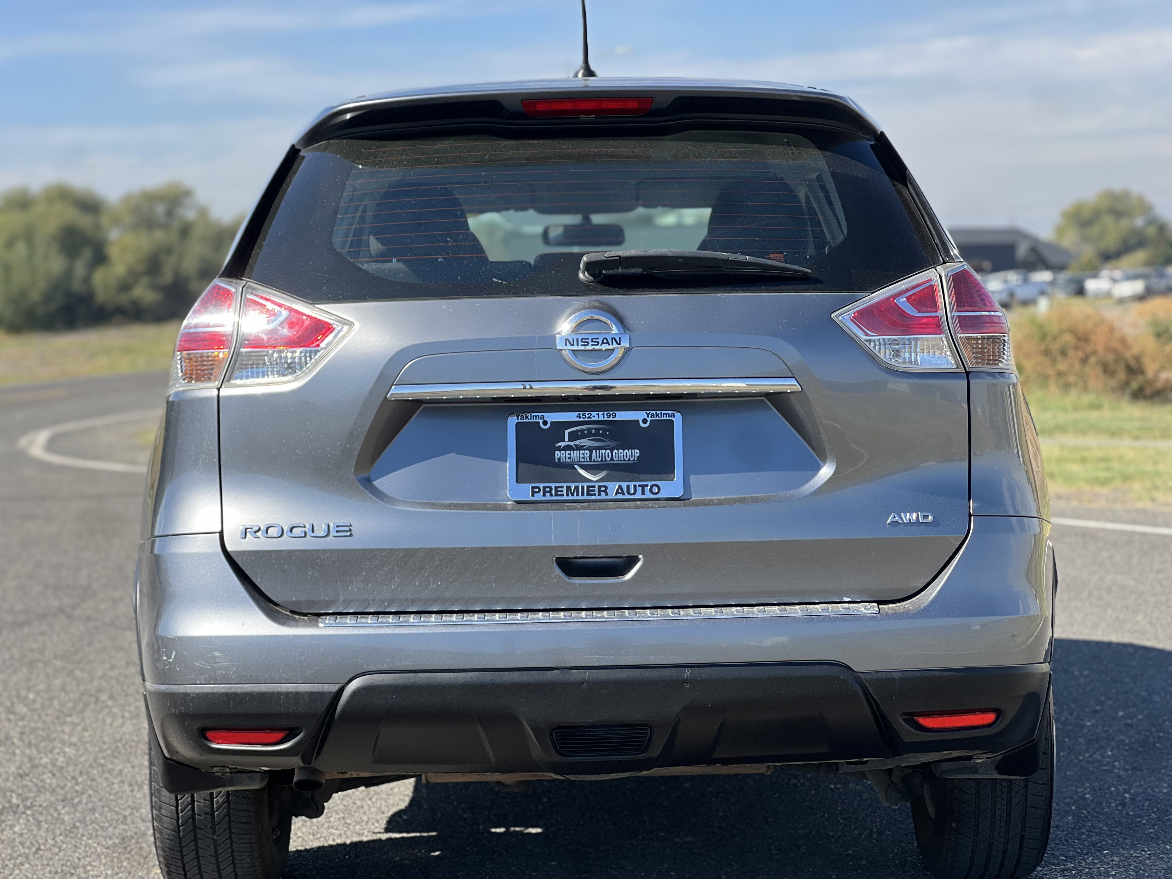 Used 2015 Nissan Rogue S AWD/4WD image 19