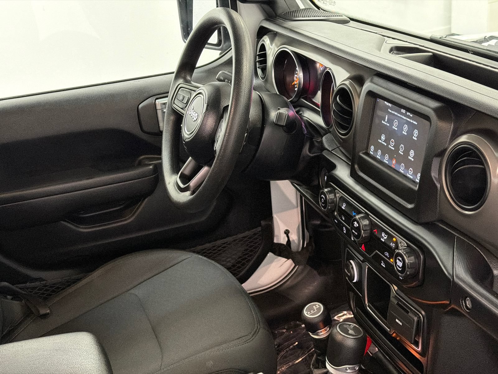 Used 2022 Jeep Wrangler Sport AWD/4WD image 9