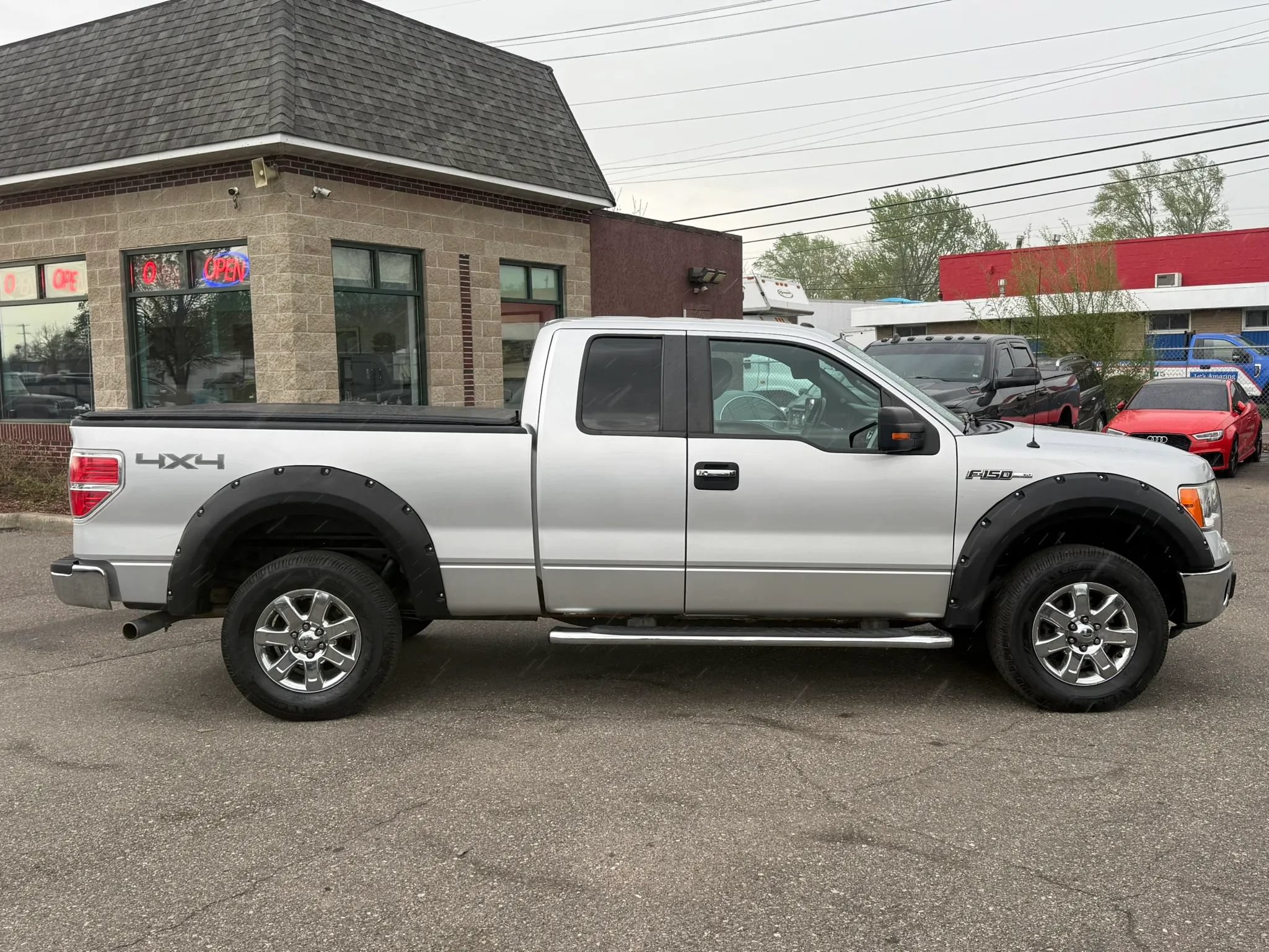 Used 2013 Ford F150 XLT w/ Luxury Equipment Group AWD/4WD image 4
