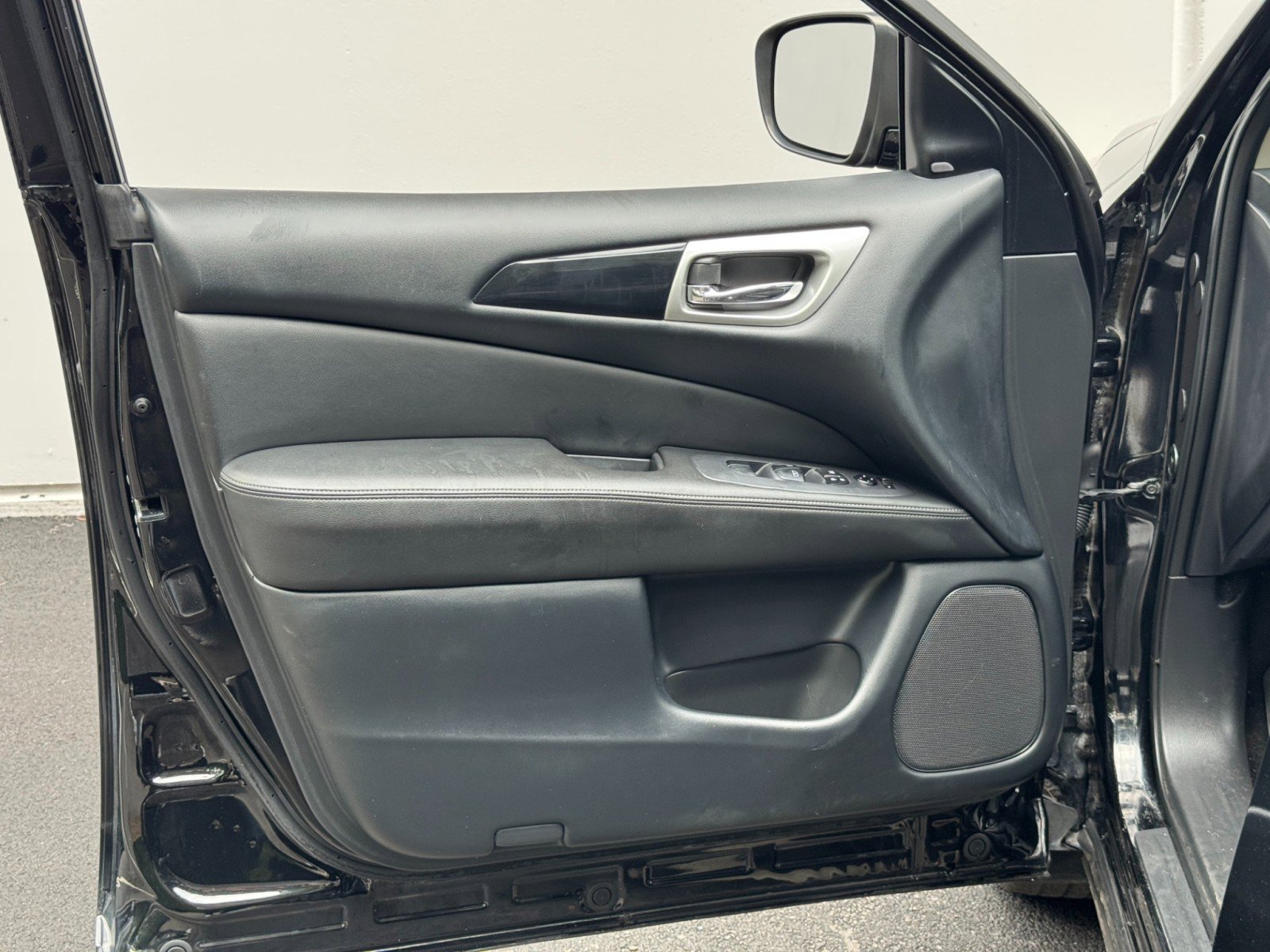 Used 2019 Nissan Pathfinder SV FWD image 37