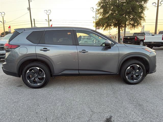 Used 2024 Nissan Rogue SV image 8