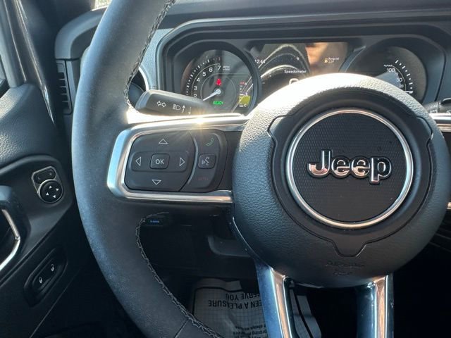Used 2025 Jeep Wrangler Unlimited Sahara w/ Safety Group image 21